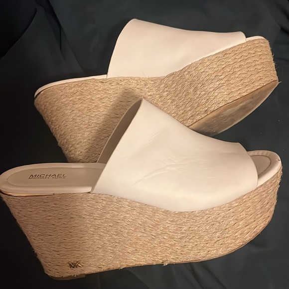 Michael Kors white wedge sandals size 10 - Picture 3 of 4